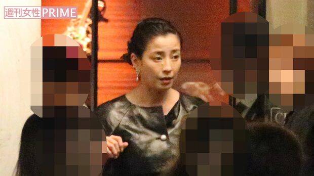 '13年4月7日、都内で行われていたりえの誕生日会から出てくる宮沢りえ