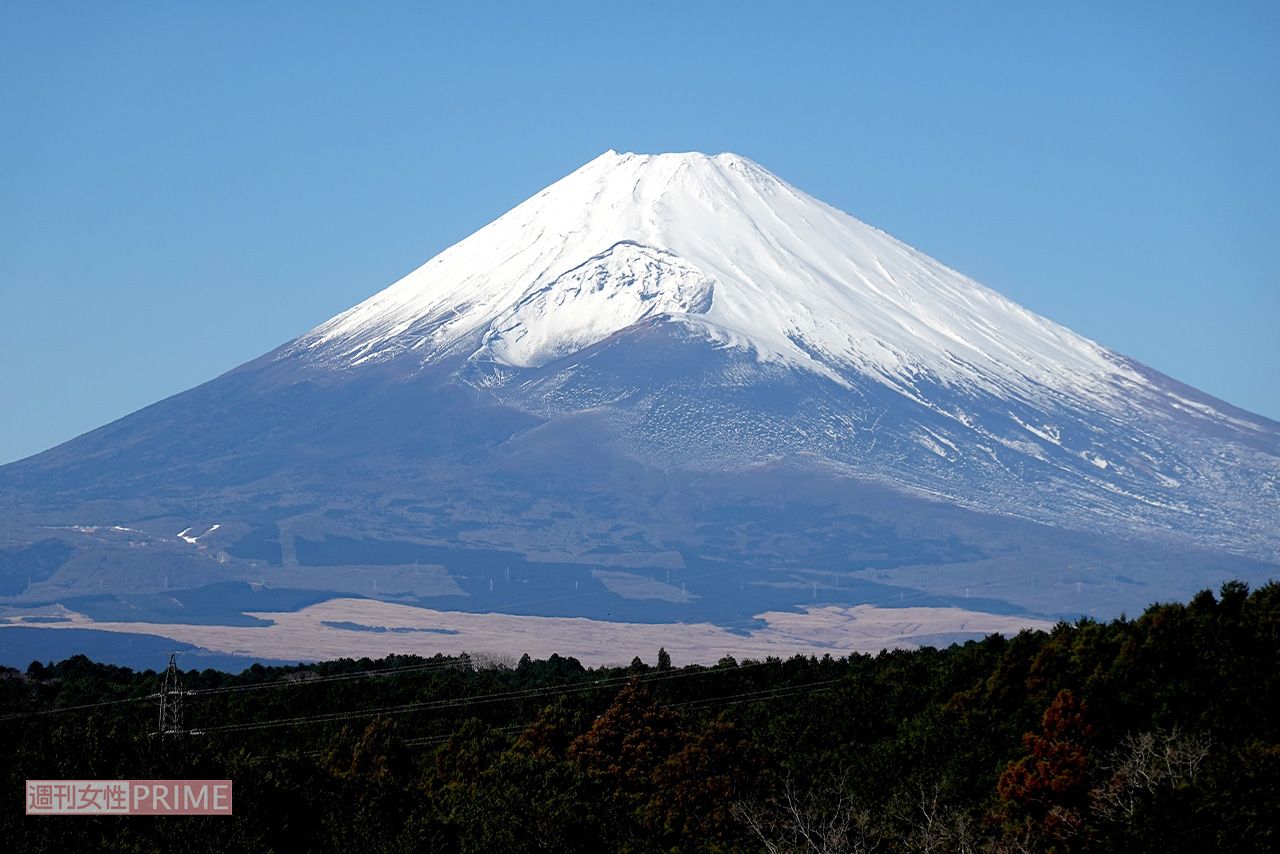 《新幹線での神対応》外国人観光客の「富士山写真」に隠された日本人の“お茶目な優しさ”に世界が絶賛 | 週刊女性PRIME