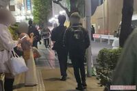 トー横裏・新宿大久保公園で若い女性の“立ちんぼ”が急増!1日最低7人の客を相手にする借金300万円を抱え…