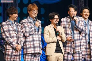 純烈とU-YEAH（DA PUMP）　撮影／佐藤靖彦