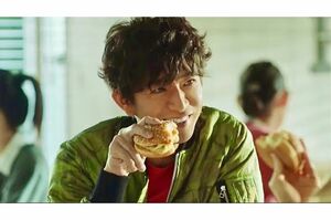 木村拓哉を起用するマクドナルドは契約更新せず(当時のCM映像より)