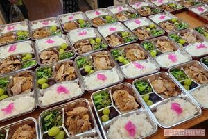 南谷さんがボランティアとともに作っているお弁当