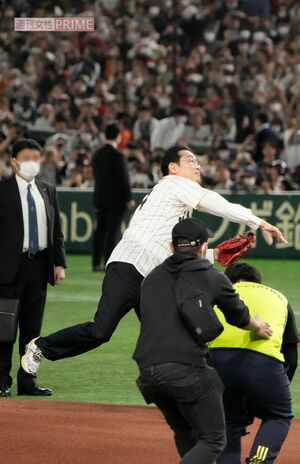 2023年3月10日、WBC日韓戦で始球式を務めた岸田文雄前首相３