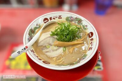 天下一品のラーメンにゴキブリの死骸混入で波紋広がる、新ブランドの“黒い背脂”展開にも暗雲か「こんなん…