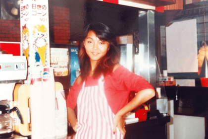 横須賀『アンディーズバーガー』で働いていたときのシンシア。トニーと連絡が取れない状況のなか、ここで黒人男性のフィルと出会う