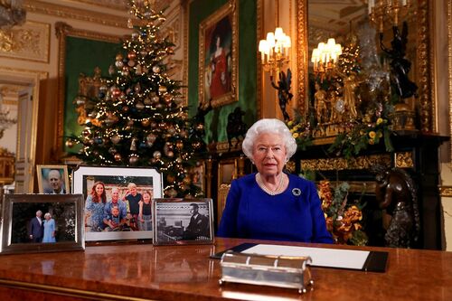 エリザベス女王のクリスマスメッセージではヘンリー王子夫妻の写真は無し　(c)共同通信