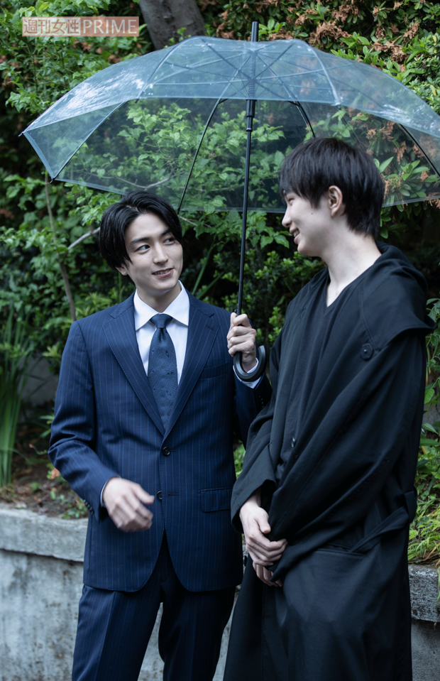 談笑する稲葉友と遠藤健慎（撮影／吉岡竜紀）