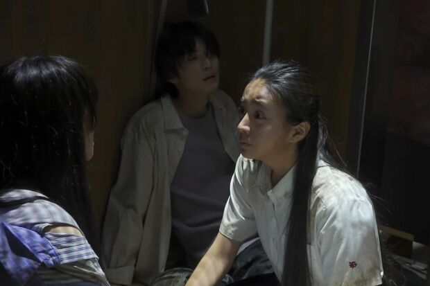 映画『牛首村』撮影で演技をするKoki,（YouTube『東映映画チャンネル』より）