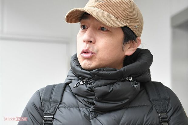 '20年2月、復帰について直撃取材を受ける徳井義実