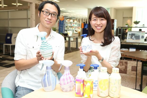 （左から）アスクルバリュー・クリエーション・センター中里さん、早乙女さん