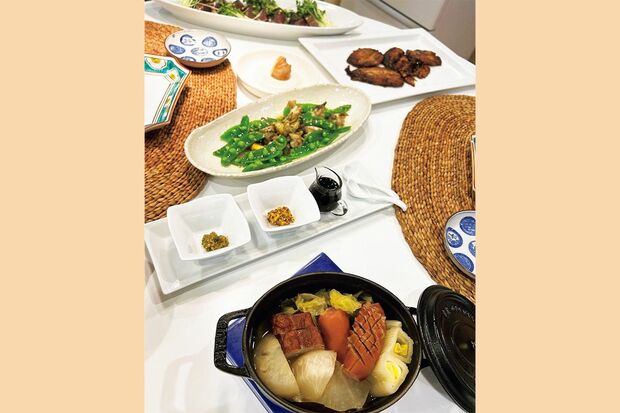 インスタグラムに登場するリアルな食卓。「ぱっと作れて、身体を彩るものを」という考えのもと、この日も和風ポトフをはじめとするメニューがずらり！