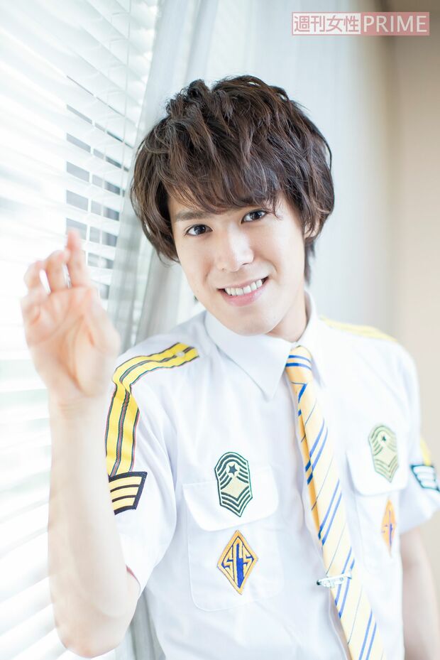 平松賢人「『東海名古屋物産展』のイベントとシングルのリリイベで北海道へ行ってきました！　人生初のジンギスカンを食べて感動。ずっと北海道は行きたかったから。ジンギスカンを食べた場所は、新千歳空港だったっけな……？　あと、やっぱり夏の京都は最高です。って、まだ行けてないけど」撮影／廣瀬靖士