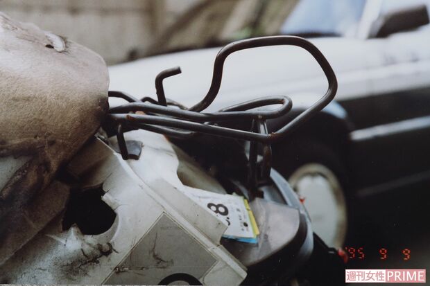 当時、啓章さんが乗っていたバイク。車体が激しくゆがみ、事故の大きさを物語る