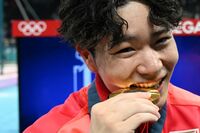体操・岡慎之助、金メダルを祝福した高校の同級生・鍵山優真「ライバルであり“救世主”」なふたりの関係