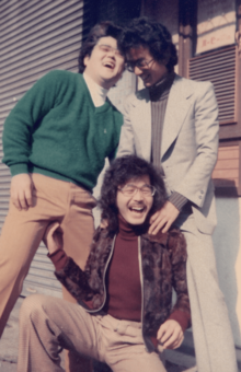 ストリップ劇場で修業していたジミー司時代（中央）