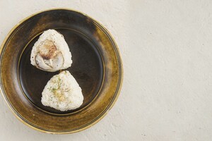 上から皮ごと里いもチップス・かぶとチーズ(撮影/福井裕子『薬膳おにぎり』より抜粋)