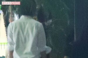 キスマイ藤ヶ谷は帽子にマスク姿で所属事務所の車に乗り込んだ