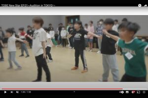 『TOBENewStarEP.01〜AuditioninTOKYO〜』での映像、ダンスする少年たち（『TOBE』公式YouTubeチャンネルより）
