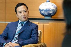 予告動画では、猿之助が尊大な態度で物申す総理大臣役を好演。天海を圧倒している