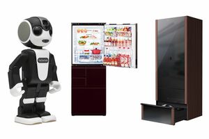 女性から人気が高い『RoBoHoN』、多機能冷蔵庫、そして『ランドロイド』は、投入すれば自動で衣類を折りたたんでくれる