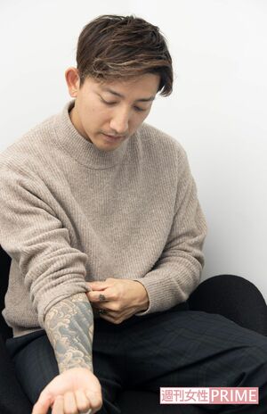 タトゥーを見せる後藤祐樹さん