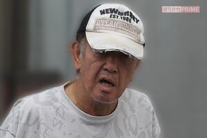 2026年9月上旬、自宅から姿を見せた布施博