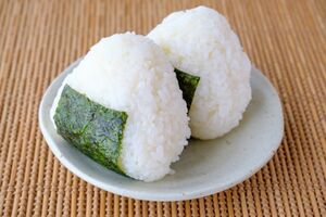 忙しい時期や休み明けの会議で起きやすい「会議睡魔」。この会議睡魔の原因と対応策をご紹介します