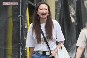 2023年8月、ランチを終えてオフィスに戻る片瀬那奈