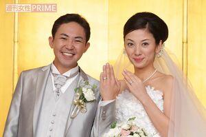 2011年に女優の国分佐智子と結婚