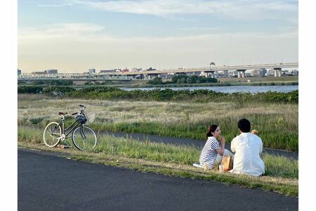 三浦璃来は《こちらは青春の一コマのようでお気に入りの写真です》と記し、オフショットを投稿（本人Xより）
