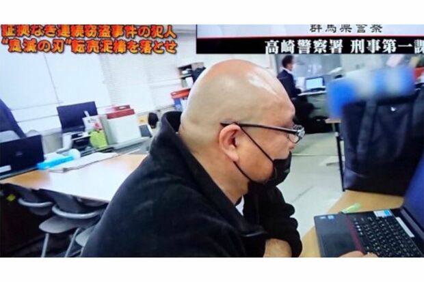 テレビ出演する篠宮嘉一容疑者（『列島警察捜査網　THE追跡　～2021春の事件簿～』より）