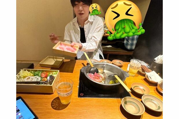 しゃぶしゃぶや高級焼き肉を満喫する相沢龍誠容疑者（知人提供）