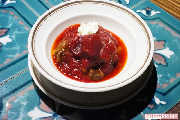 土蔵を改装したレストラン『WANY』では、大鰐特産の赤ビーツを調理した「ビーツと牛すじの煮込み」などが味わえる。