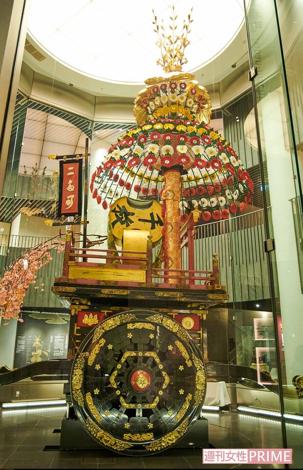 二番町の御車山。車輪と車輪の間には地山箱という大きな箱があるが、お祭り当日はここにお囃子を演奏する人が4〜9名入るそう　撮影／山田智絵