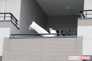 容疑者が姉と住んでいたアパートに家宅捜索が入った