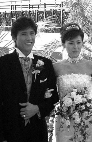 新庄剛志（左）と大河内志保