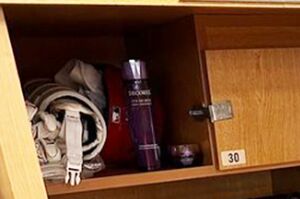 2月16日に大谷翔平がインスタグラムにアップしたロッカーの写真。棚を拡大しよくみると化粧品が…