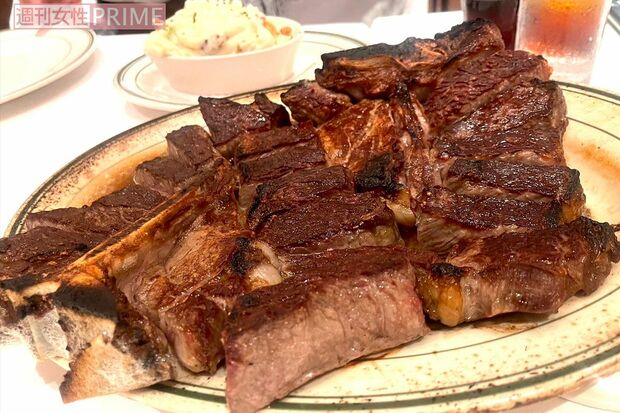 ザ・アメリカンな肉!　もちろん加トちゃんもがっつり食べましたよ　撮影／加藤綾菜