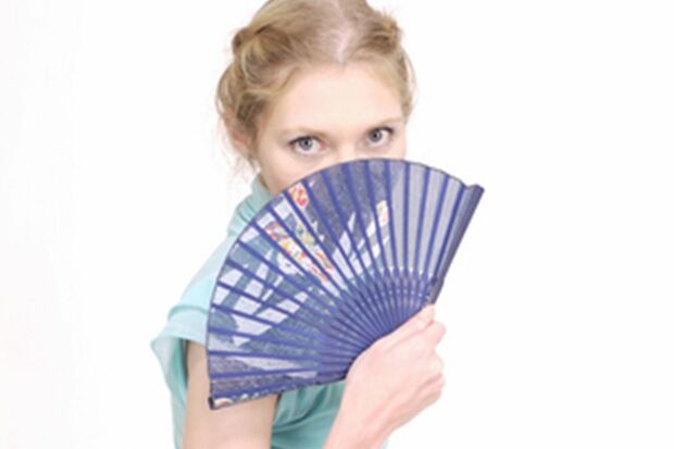 扇子会食は流行るのか……？（画像はイメージ）