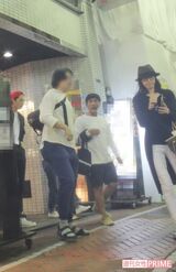 2回目の打ち上げ後の竜星、梶原、天海。会が終わった後も、名残惜しいのか固まって楽しげに話していた