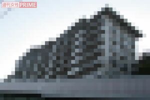 購入した部屋は10階建てマンションの最上階。窓を開けると海が見える