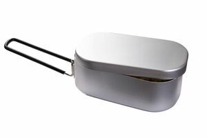 ダイソーメスティン（550円）熱伝導率の高いアルミ製の1合用メスティン。簡単に炊飯ができるキャンプグッズの定番