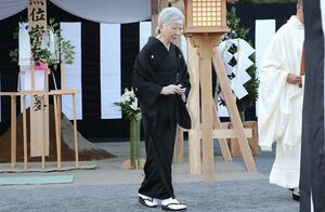 三笠宮さまのご葬儀に参列されたときは、よりおやせになったようにも……（11月5日）