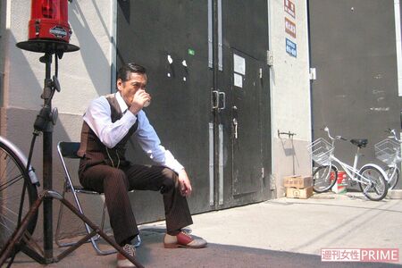 撮影では演じる役の育ち方や考え方など背景を考え抜いてアドリブを入れることもあるという