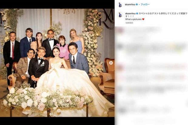 日本代表のメンバーに加えて、長友佑都の妻・平愛梨や小栗旬・山田優夫妻、明石家さんままでもが参加した堂安律の結婚式(堂安のインスタグラムより)