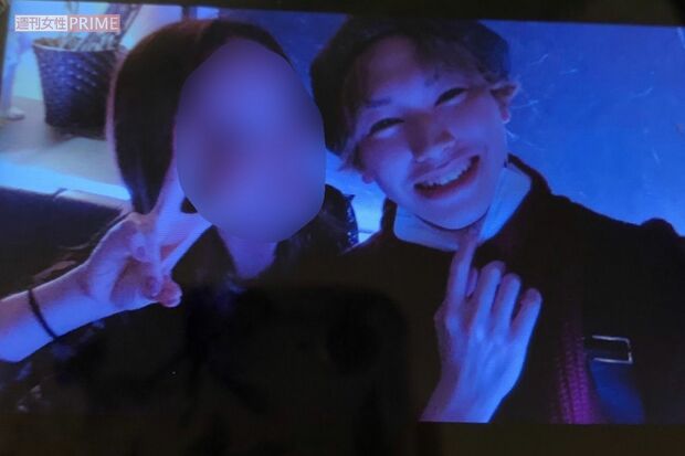 行きつけのキャバクラで、法月康平とKさんとのツーショット（Ａ子さんの知人提供）