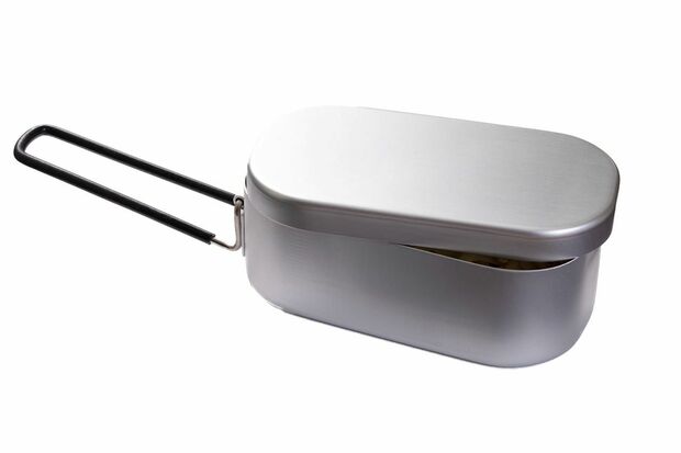 ダイソーメスティン（550円）熱伝導率の高いアルミ製の1合用メスティン。簡単に炊飯ができるキャンプグッズの定番