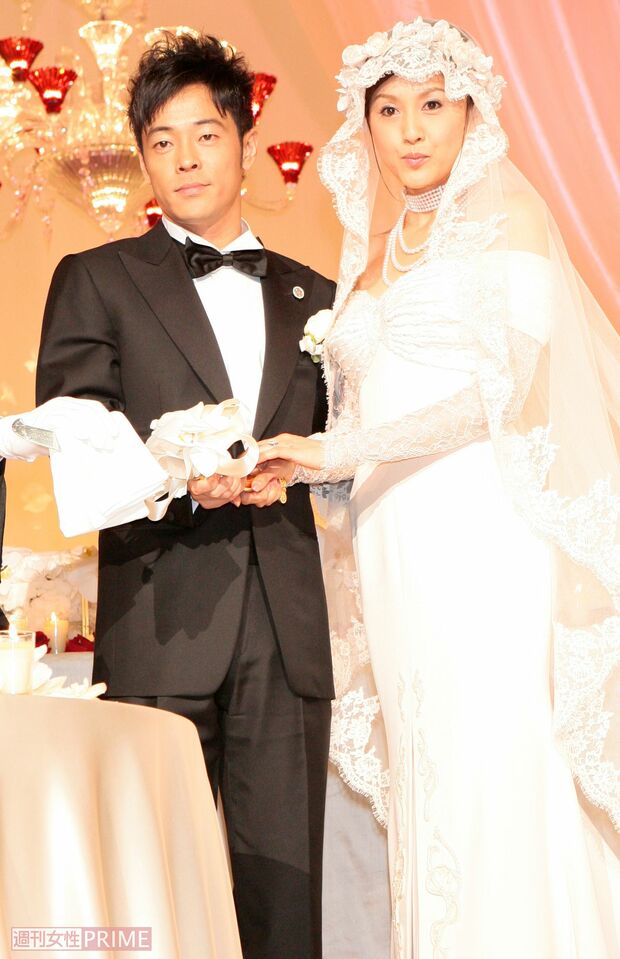 陣内智則と藤原紀香のケーキ入刀（'07年、陣内智則・藤原紀香結婚披露宴）