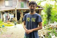 松岡俊介、山奥で仙人暮らしを直撃「元妻・YOUとの子」の話に態度急変