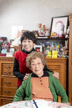 ヒルマ薬局のピンチを共に乗り越え、支え合った公子さんと榮子さん 撮影/伊藤和幸